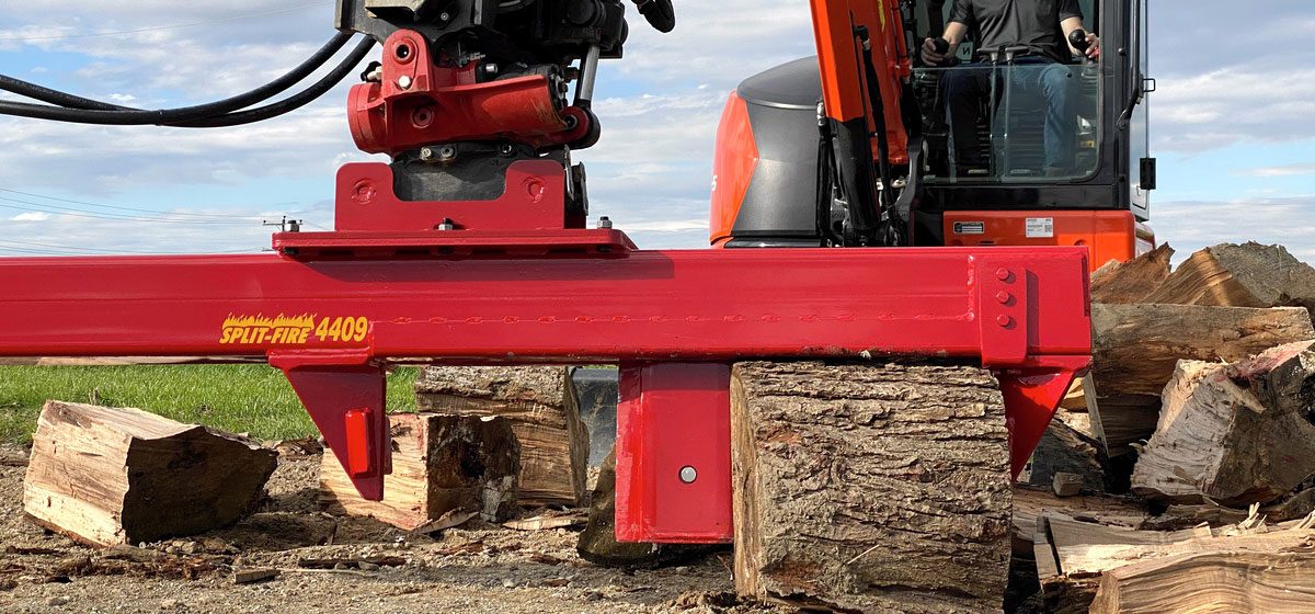 4409-excavator-log-splitter-in-action